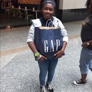 Meet your Posher, Olivia